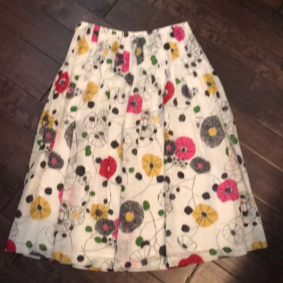 Lafayette 148 New York white floral skirt. - Picture 2 of 6